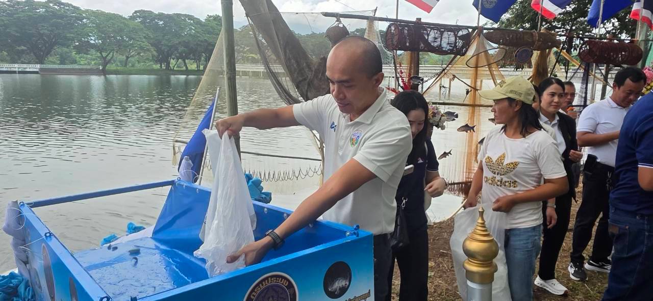 title - สำนักงานการปฏิรูปที่ดินจังหวัดเพชรบูรณ์ เข้าร่วมพิธีปล่อยพันธุ์สัตว์น้ำเนื่องในวันประมงแห่งชาติ